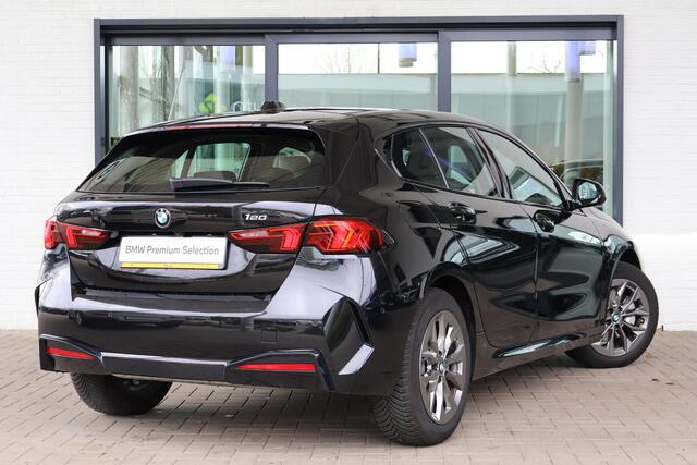 BMW 1-SERIE 120 | Driving Assistant | Stoelverwarming | Premium Pack | elektrisch bedienbare achterklep