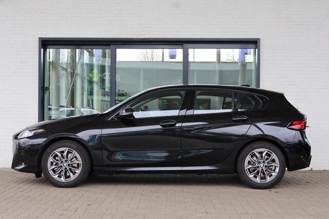 BMW 1-SERIE 120 | Driving Assistant | Stoelverwarming | Premium Pack | elektrisch bedienbare achterklep