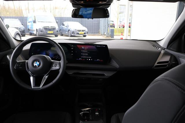 BMW 1-SERIE 120 | Driving Assistant | Stoelverwarming | Premium Pack | elektrisch bedienbare achterklep