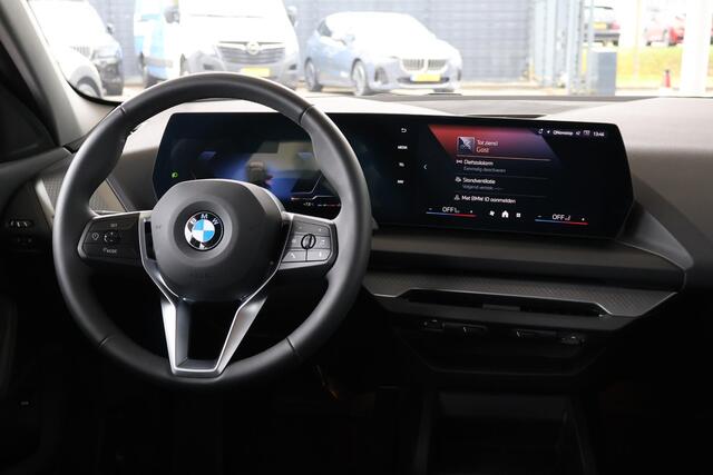 BMW 1-SERIE 120 | Driving Assistant | Stoelverwarming | Premium Pack | elektrisch bedienbare achterklep