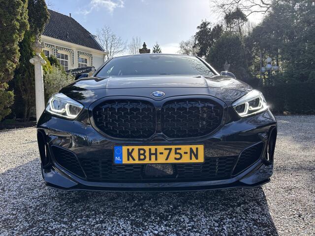 BMW 1-SERIE M135i xDrive High Executive / Pano / HK Audio / HUD / Camera