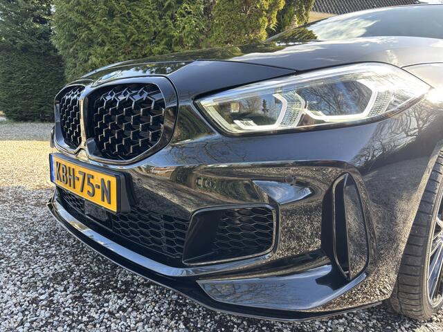 BMW 1-SERIE M135i xDrive High Executive / Pano / HK Audio / HUD / Camera