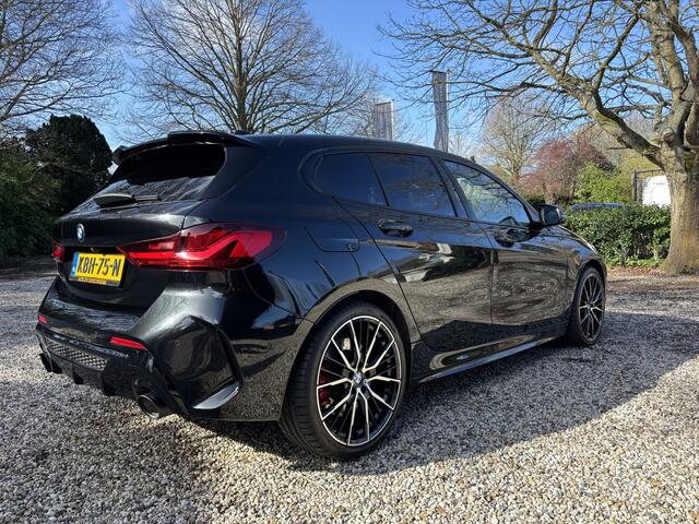 BMW 1-SERIE M135i xDrive High Executive / Pano / HK Audio / HUD / Camera