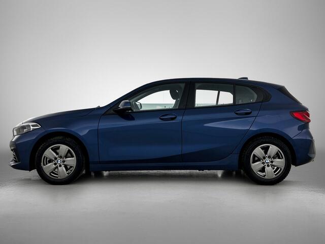 BMW 1-SERIE 118i Executive Edition | Sportstoelen | Park assist |