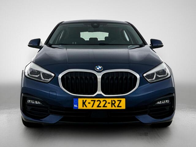 BMW 1-SERIE 118i Executive Edition | Sportstoelen | Park assist |