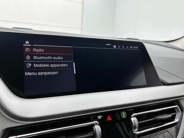 BMW 1-SERIE 118i Executive Edition | Sportstoelen | Park assist |