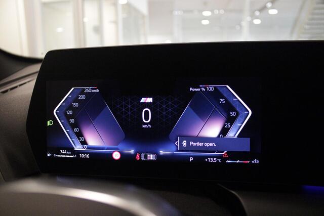 BMW 1-SERIE 120 170PK M SPORT | PANORAMA SCHUIF/KANTEL DAK | 18" LICHTMETALEN VELGEN | DODEHOEK DETECTIE | DRAADLOZE APPLE CARPLAY/ANDROID AUTO | NAVIGATIE | ACHTERUITRIJ CAMERA | ADAPTIEF M ONDERSTEL | SFEER VERLICHTING | STOEL VERWARMING | DAB+ RADIO | ALCANTARA BE