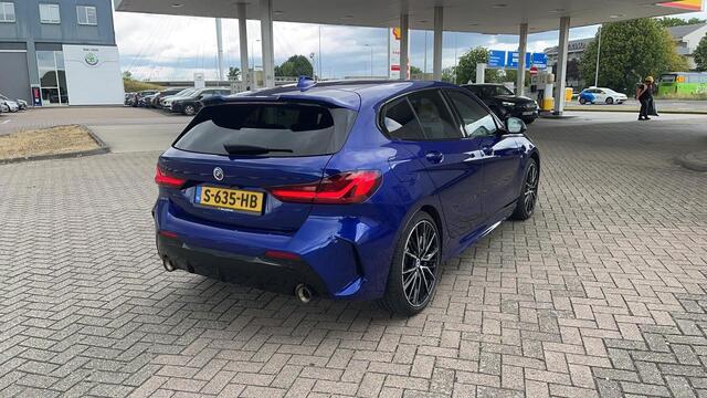 BMW 1-SERIE 120i 178pk Executive Automaat / Navigatie / Panoramadak / Stoelverwarming