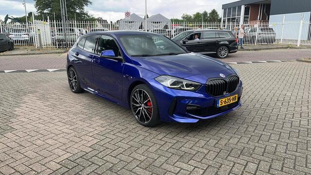 BMW 1-SERIE 120i 178pk Executive Automaat / Navigatie / Panoramadak / Stoelverwarming