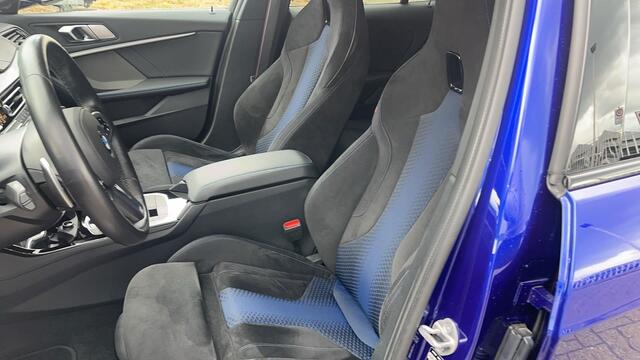 BMW 1-SERIE 120i 178pk Executive Automaat / Navigatie / Panoramadak / Stoelverwarming