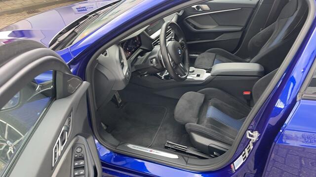 BMW 1-SERIE 120i 178pk Executive Automaat / Navigatie / Panoramadak / Stoelverwarming