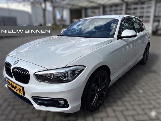 BMW 1-SERIE 118i Sport Line Edition | Stoelverwarming | Cruise Control | Parkeersensoren | Navigatie | Groot Scherm | Digitale Tellers | Automaat | Keyless | Trekhaak | LED