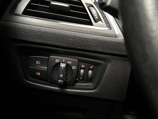 BMW 1-SERIE 118i Sport Line Automaat (VIRTUAL COCKPIT, NAVIGATIE, ZWART HEMEL, CLIMATE, PARKEERSENSOREN, SPORTSTOELEN, CRUISE, NIEUWE APK, NIEUWSTAAT)