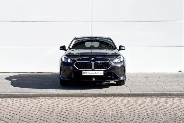 BMW 1-SERIE 120 M Sport Design Edition | Driving Assistant | Premium Pack | Huiselectie
