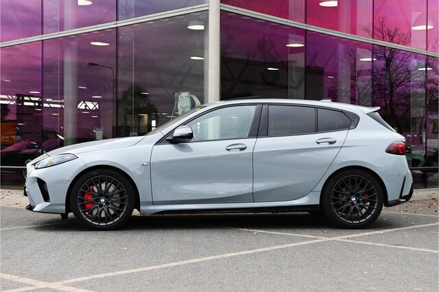 BMW 1-SERIE 120 High Executive M Sport Automaat / Panoramadak / Sportstoelen / Comfort Access / Head-Up / Adaptieve LED / Parking Assistant Plus