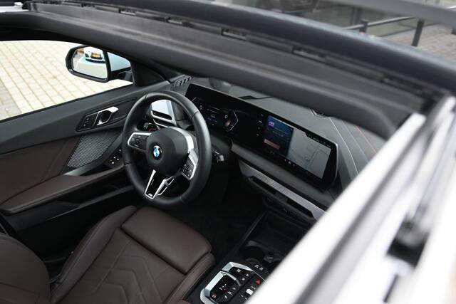 BMW 1-SERIE 120 High Executive M Sport Automaat / Panoramadak / Sportstoelen / Comfort Access / Head-Up / Adaptieve LED / Parking Assistant Plus