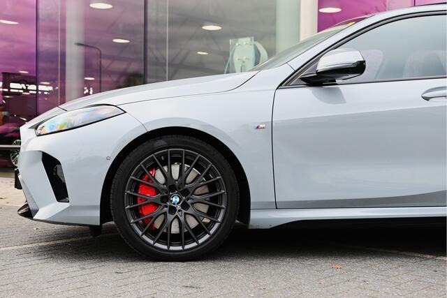 BMW 1-SERIE 120 High Executive M Sport Automaat / Panoramadak / Sportstoelen / Comfort Access / Head-Up / Adaptieve LED / Parking Assistant Plus