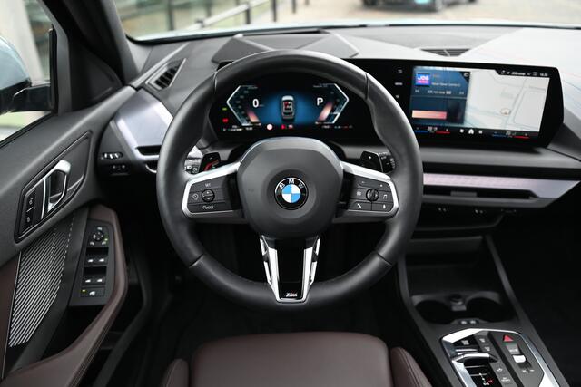 BMW 1-SERIE 120 High Executive M Sport Automaat / Panoramadak / Sportstoelen / Comfort Access / Head-Up / Adaptieve LED / Parking Assistant Plus