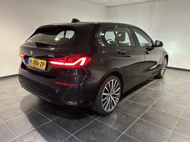 BMW 1-SERIE 118i Introduction Edition | Leder | Stoelverwarming | Climate control | 18" Velgen |