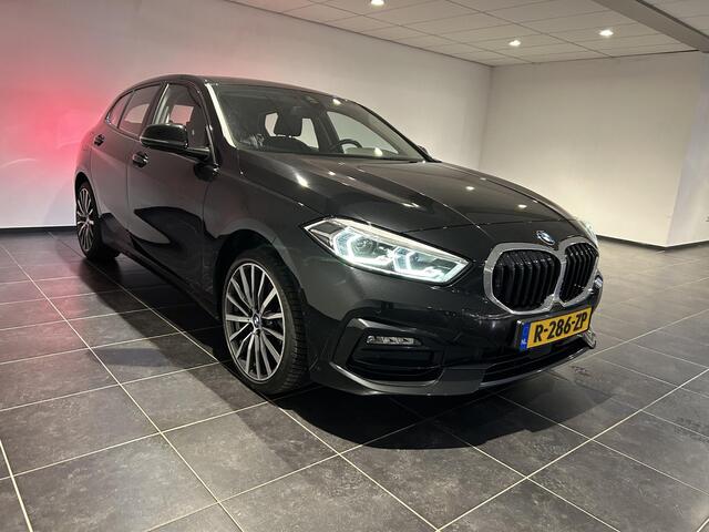 BMW 1-SERIE 118i Introduction Edition | Leder | Stoelverwarming | Climate control | 18" Velgen |