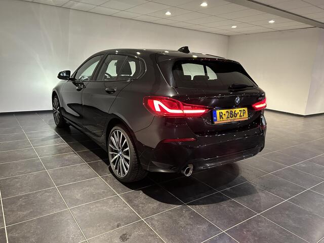 BMW 1-SERIE 118i Introduction Edition | Leder | Stoelverwarming | Climate control | 18" Velgen |