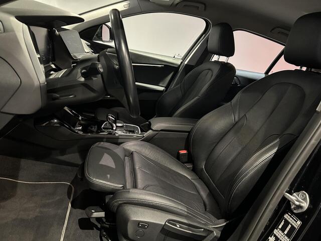 BMW 1-SERIE 118i Introduction Edition | Leder | Stoelverwarming | Climate control | 18" Velgen |