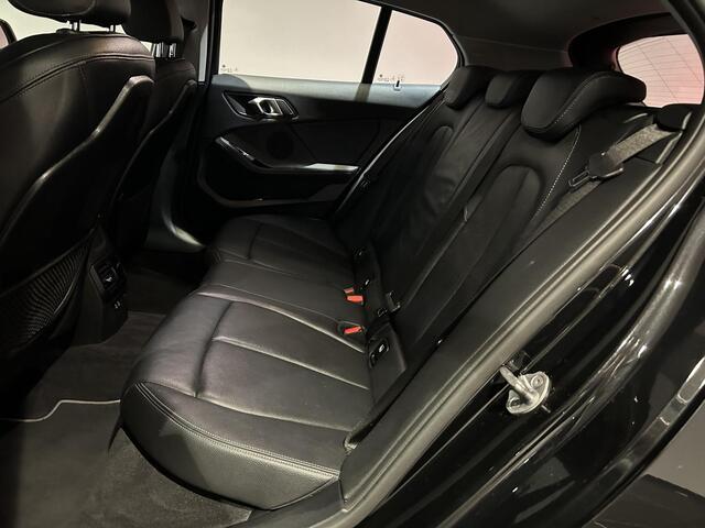 BMW 1-SERIE 118i Introduction Edition | Leder | Stoelverwarming | Climate control | 18" Velgen |
