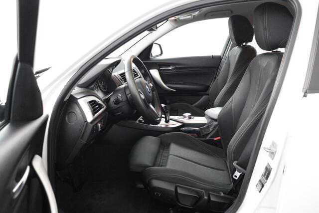 BMW 1-SERIE 118i Corporate Lease Executive - Automaat - Groot Scherm - M-Sport Pakket - Parkeer sensoren - Start/Stop - Sportstoelen - LED koplampen -Prijs excl. Virena Zekerheidspakket T.W.V ¤895