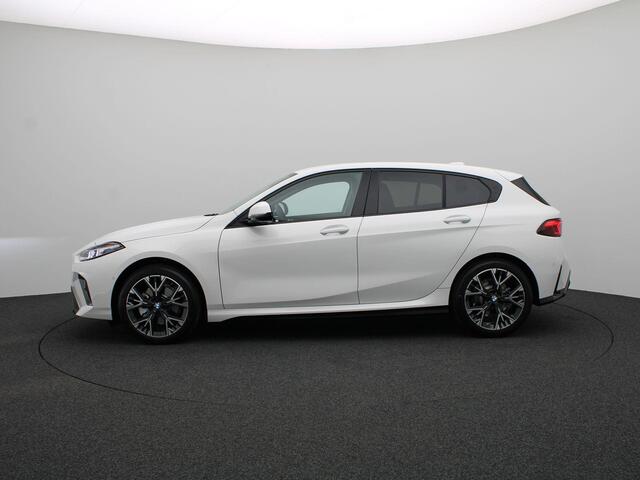 BMW 1-SERIE 120 M Sport Design Edition | Harman Kardon | Driving Assistant | Stuurwielverwarming | 18"