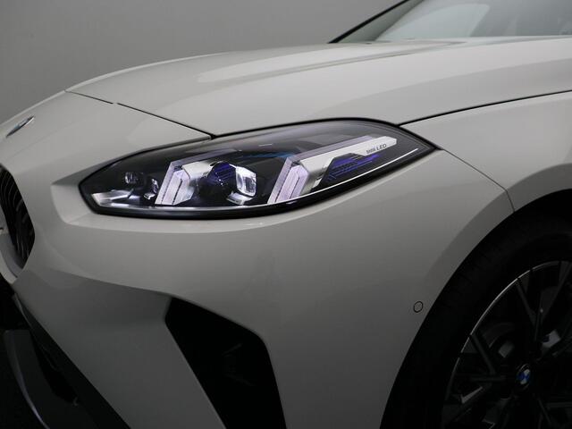 BMW 1-SERIE 120 M Sport Design Edition | Harman Kardon | Driving Assistant | Stuurwielverwarming | 18"