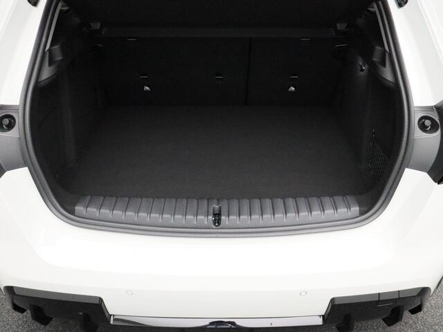 BMW 1-SERIE 120 M Sport Design Edition | Harman Kardon | Driving Assistant | Stuurwielverwarming | 18"