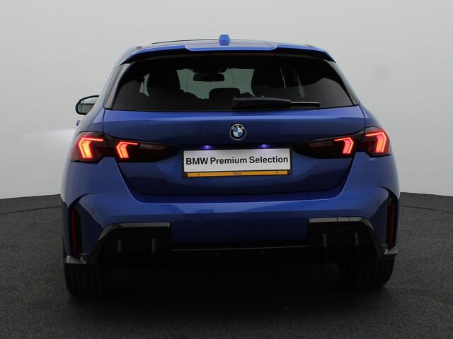 BMW 1-SERIE 120 M Sportpakket Pro | Premium Pack | Stuurwielrand Verwarmd | Panoramadak | Harman Kardon | 19''