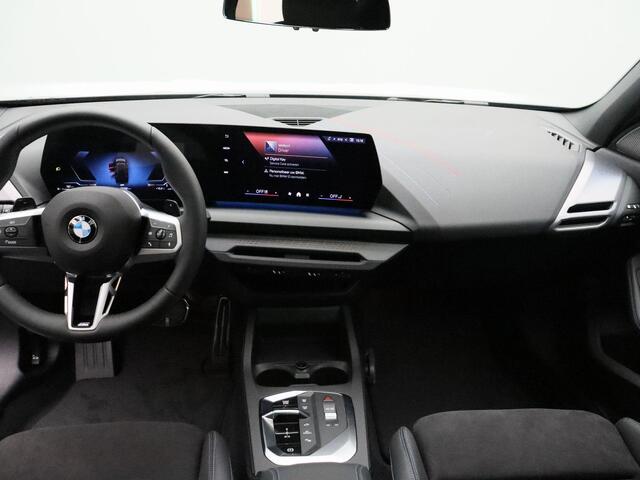 BMW 1-SERIE 120 M Sport Design Edition | M Sportpakket Pro | Driving Assistant Plus | Harman Kardon | 18"