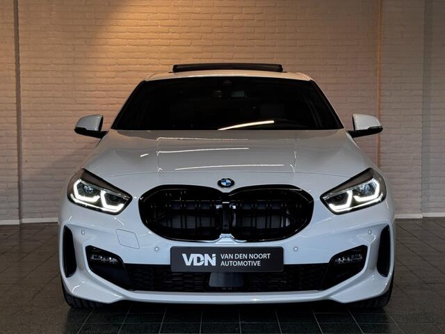 BMW 1-SERIE 120i High Executive M-Sport Pano Sfeerv HUD Trekhaak 19''