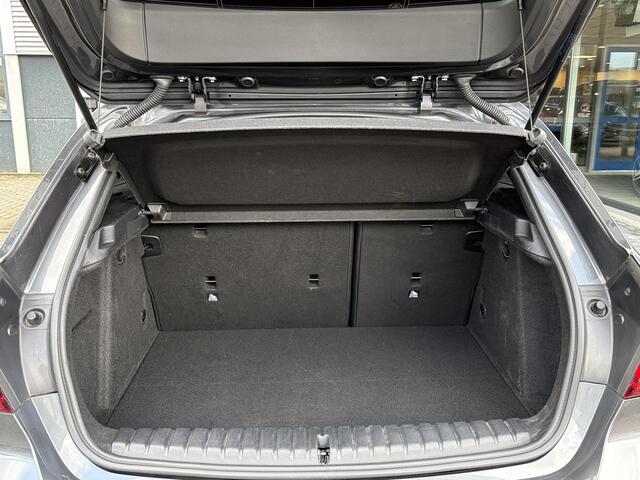 BMW 1-SERIE 118i Business Edition Plus 136pk Automaat | M Pakket | Navi | Stoelverwarming | PDC |