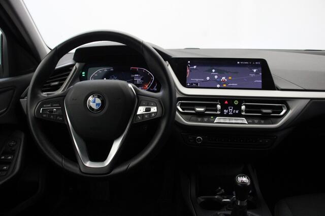 BMW 1-SERIE 118i Executive Edition - Digitaal Cockpit, Carplay, Camera, Clima, PDC