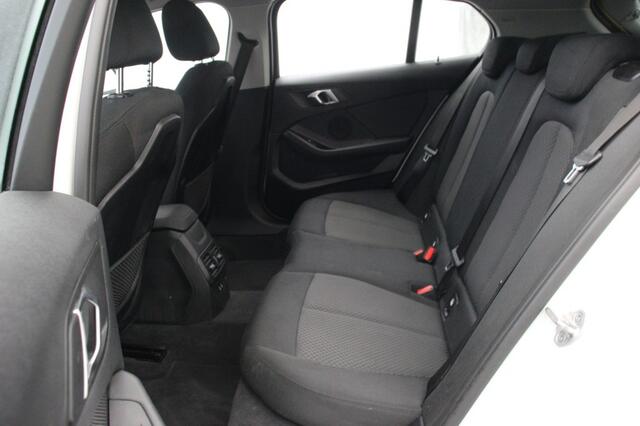 BMW 1-SERIE 118i Executive Edition - Digitaal Cockpit, Carplay, Camera, Clima, PDC