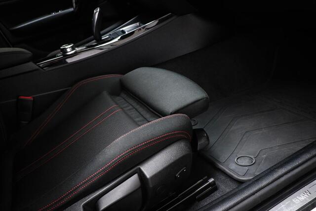 BMW 1-SERIE 118i Corporate Lease Executive | SPORT LINE / AUDIO MEDIA / COMFORT- PACK | DAB | DRAADLOZE LADER | STOELVERWARMING