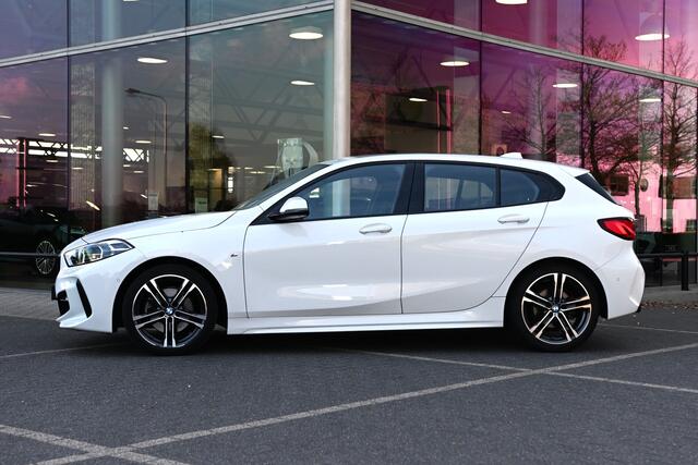 BMW 1-SERIE 118i Executive M Sport Automaat / Trekhaak / Sportstoelen / Comfort Access / Achteruitrijcamera / Cruise Control / LED