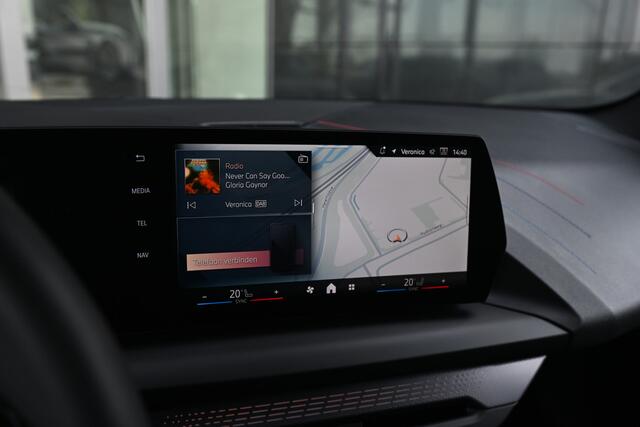 BMW 1-SERIE 120 M Sport / Sportstoelen / M Adaptief onderstel / Achteruitrijcamera / Stoelverwarming / Getint Glas