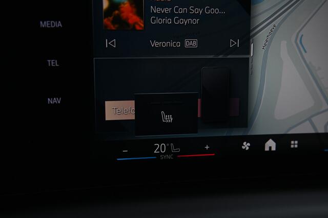 BMW 1-SERIE 120 M Sport / Sportstoelen / M Adaptief onderstel / Achteruitrijcamera / Stoelverwarming / Getint Glas