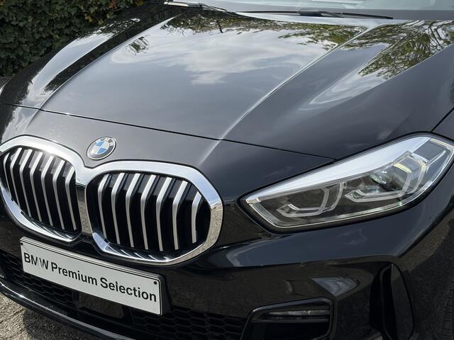 BMW 1-SERIE 118i | M-Sport | HiFi | Trekhaak | Getint Glas