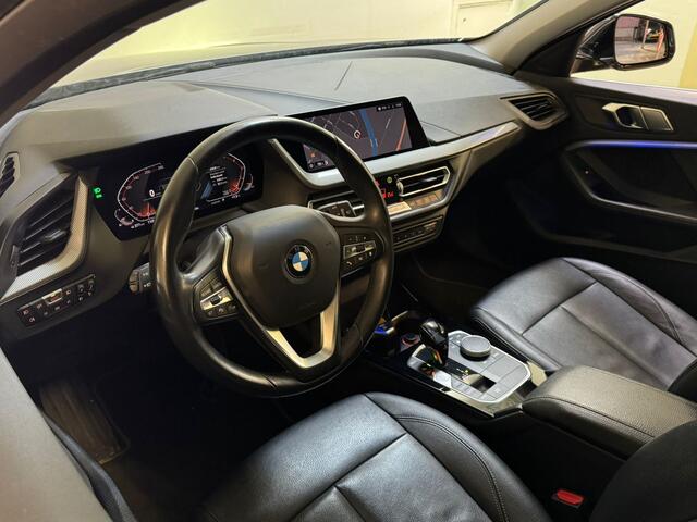 BMW 1-SERIE 118i 136PK AUT. HIGH EXECUTIVE TREKHAAK/LEDER/PANORAMADAK