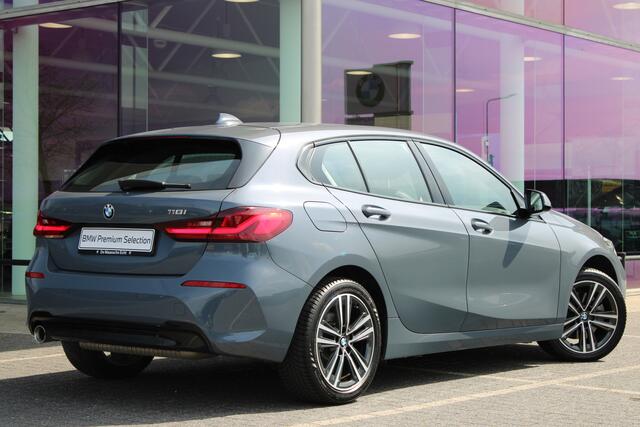 BMW 1-SERIE 118i Executive Sport Line Automaat / Sportstoelen / LED / Live Cockpit Professional / Cruise Control