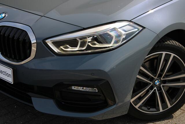 BMW 1-SERIE 118i Executive Sport Line Automaat / Sportstoelen / LED / Live Cockpit Professional / Cruise Control
