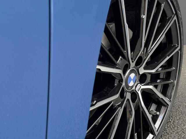 BMW 1-SERIE 118i M-Sport vol Leer 19 inch Bovag garantie Apple Carplay Misano bleu