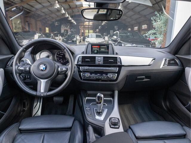 BMW 1-SERIE 118i Edition M Sport Shadow Executive *1ste EIG* *AUT | Leder | Keyless | Stoelverwarming | LED | Camera | Clima | Cruise | Navi*