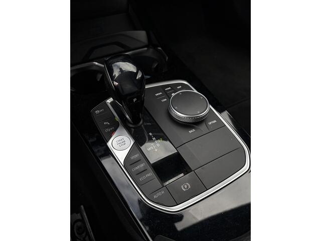 BMW 1-SERIE M135i xDrive High Executive Edition / Head up / Driving Assistant / leder