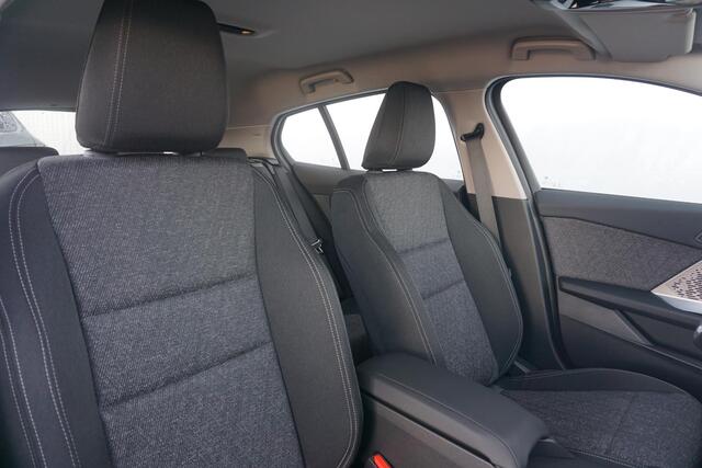 BMW 1-SERIE 120 M Sport | Keyless Entry | Stoelverwarming | LED Adaptieve Koplampen met Grootlichtassistent | Elektrisch bedienbare Achterklep