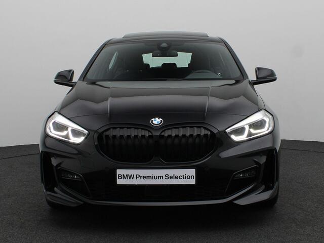 BMW 1-SERIE 5-deurs 118i M Sportpakket | Panoramadak | HIFI | Driving Assistant | 17"